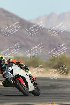 media/Oct-30-2025-Racers Edge (Thu) [[dabbdaf680]]/3-B Group/Session 2 (Turn 14)/